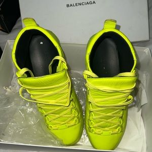 100% balenciaga authentic sneakers